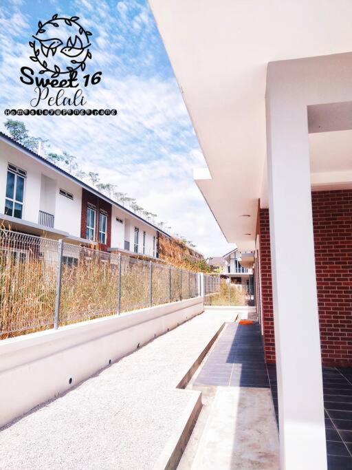 Sweet 16 Pelali Homestay Pengerang Esterno foto