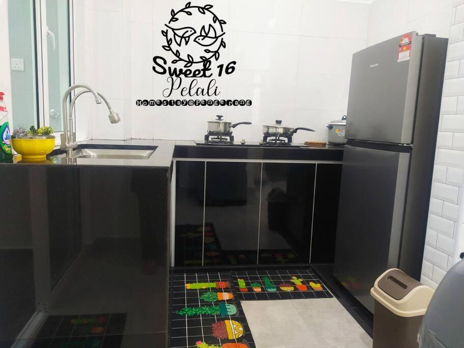 Sweet 16 Pelali Homestay Pengerang Esterno foto