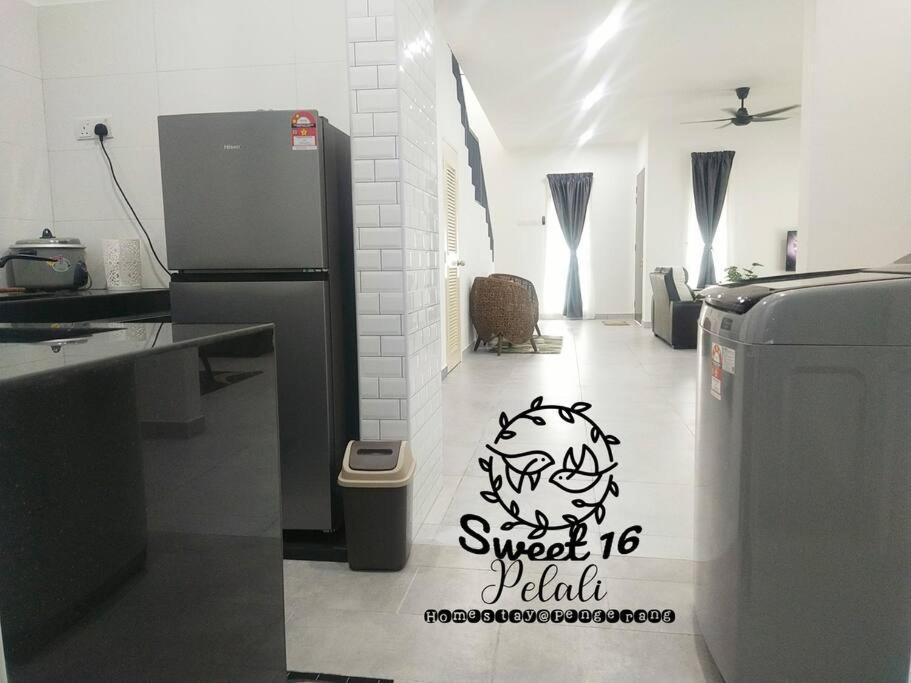 Sweet 16 Pelali Homestay Pengerang Esterno foto